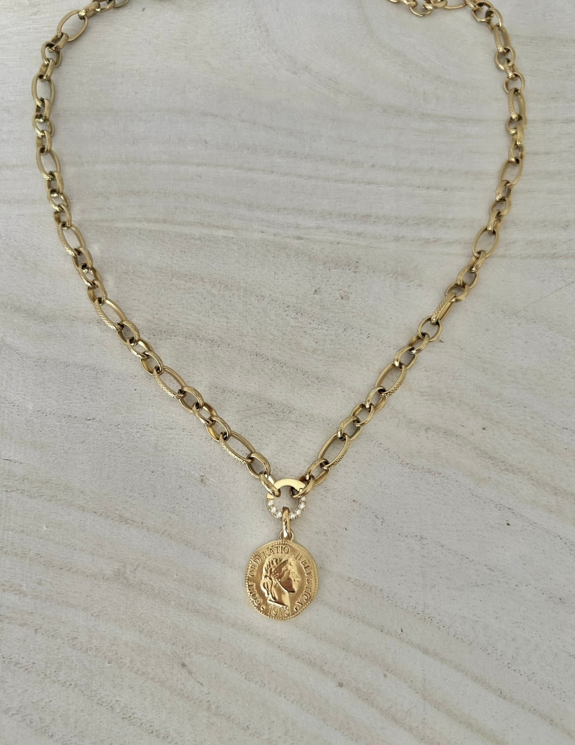 Coin On Timeless Edge Chain ( Gold)
