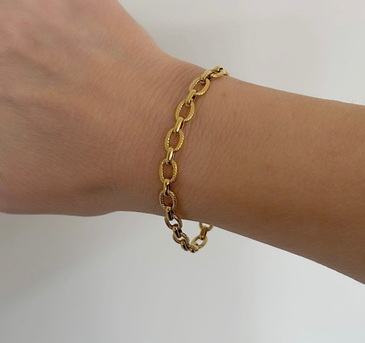 Timeless Edge Bracelet Gold (smaller link)