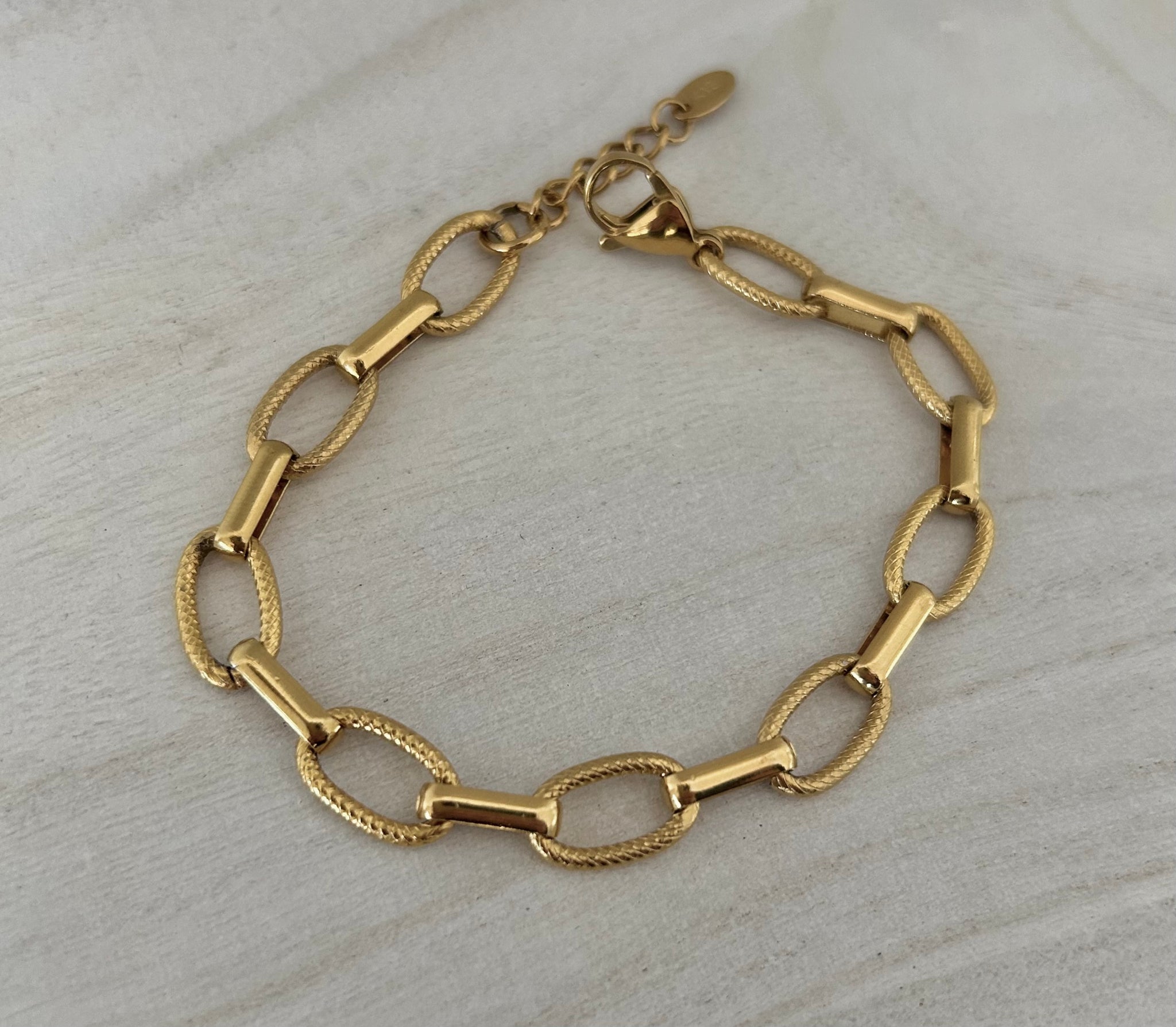Timeless Edge Bracelet (Gold)