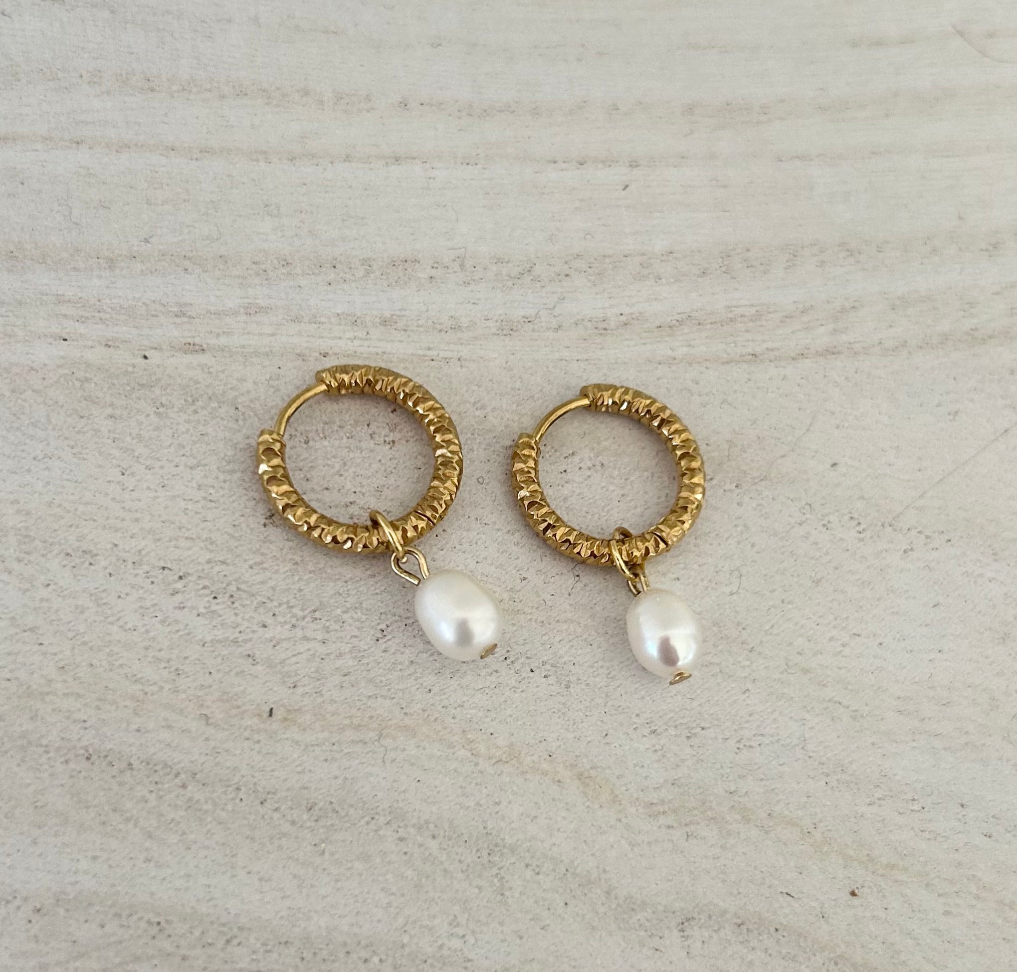 Luxe Pearl Hoops ( Gold White )